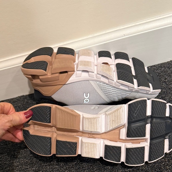 On Running Women's Sneakers - White and pink - Picture 9 of 12